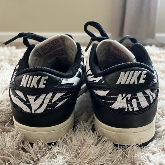 Quatersnacks x Dunk Low SB ‘ Little Debbie’s Zebra Cakes’ - Picture 4 of 11